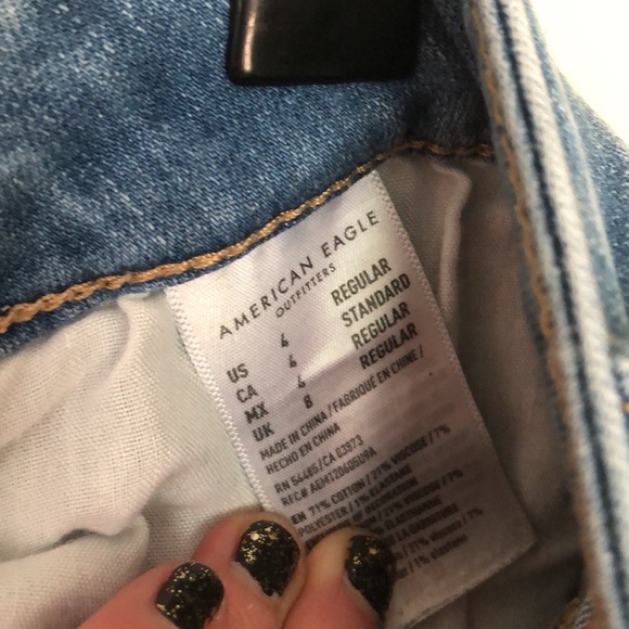 AEO High Waisted Jeans size 4 - Picture 5 of 6